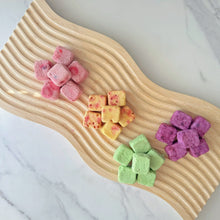 Load image into Gallery viewer, LOOPY PAWS Freeze-Dried Crispy Goat Yogurt - Blueberry
