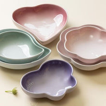 Load image into Gallery viewer, LE CREUSET Sphere Heart Petal Dish 16cm - Pale Rose
