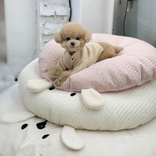 Load image into Gallery viewer, TAAFFE Hug Me Cushion - Pink
